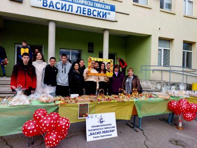 Благотворителен базар за закупуване на преносимо пиано на хор "Славянско единство" 1