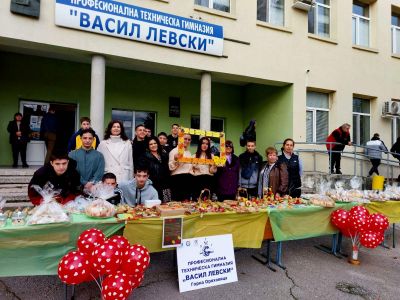 Благотворителен базар за закупуване на преносимо пиано на хор "Славянско единство" 2