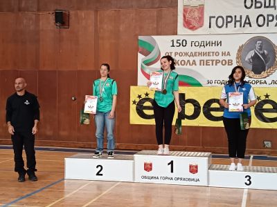 Сребърни и бронзови медали за  учениците от ПТГ "Васил Левски" в  междуучилищното състезание по армрестлинг 4