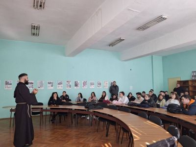 Образователния спектакъл "Подвигът на народните будители" на сцената на ПТГ "Васил Левски" 5