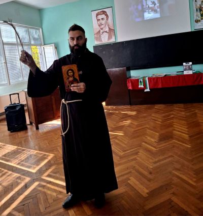 Образователния спектакъл "Подвигът на народните будители" на сцената на ПТГ "Васил Левски" 7