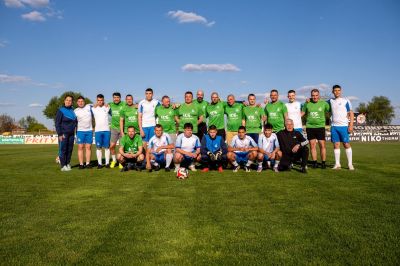 Футболна среща между републиканските шампиони от 2002 г и настоящият футболен отбор на ПТГ 1