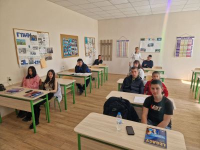 Интерактивен урок на тема "Здравословен начин на живот" се проведе с учениците от 8 "а" клас  2