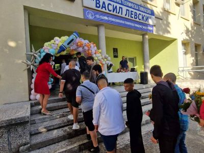 Първи учебен ден в ПТГ " Васил Левски " 2