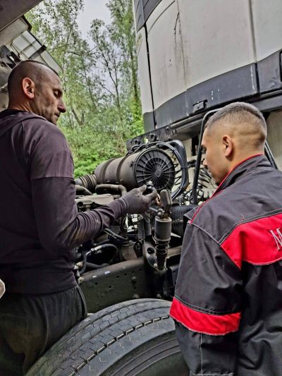 Посещение на ученици от 10 клас във фирма "Алекс ОК" по повод Месеца на кариерното ориентиране: "Мисля за моето бъдеще"  - ПТГ Васил Левски - Горна Оряховица