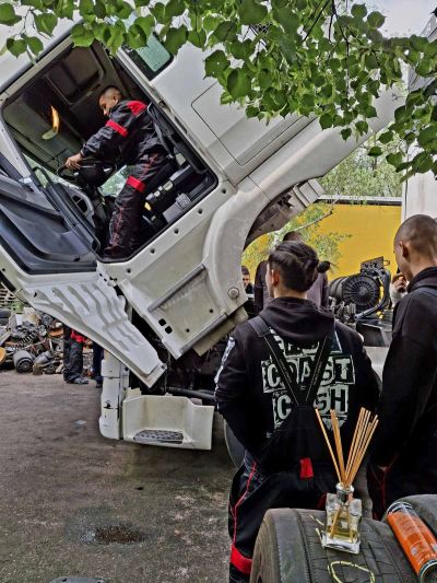 Посещение на ученици от 10 клас във фирма "Алекс ОК" по повод Месеца на кариерното ориентиране: "Мисля за моето бъдеще"  - ПТГ Васил Левски - Горна Оряховица